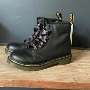 Dr marten Kids 1460 SOFT LEATHER BOOTS size 3